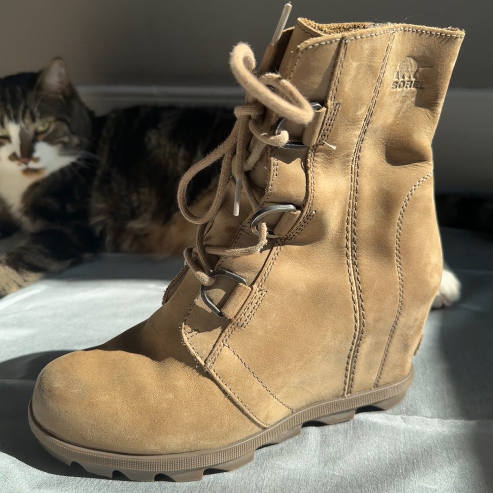 Sorel Tan Lace Up Boots with Durable Rubber Sole